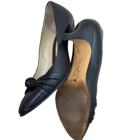 Guy Laroche Vintage Black Rose Adorned Leather Pumps Shorter Heel sz 35 - Picture 2 of 14